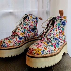 Dr. Martens Sinclair Floral Platform sz 6